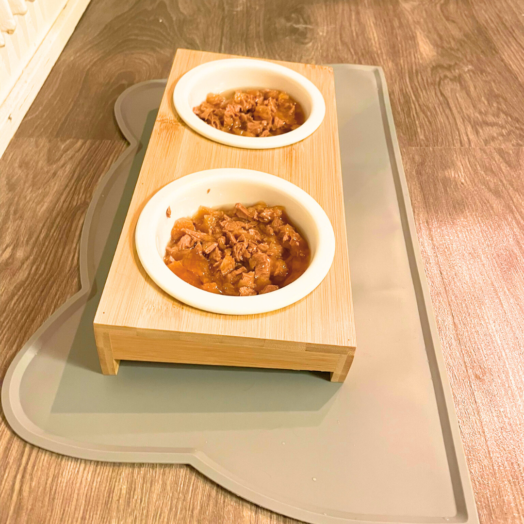 Matstation i bambu – Stilren matplats med keramikskålar